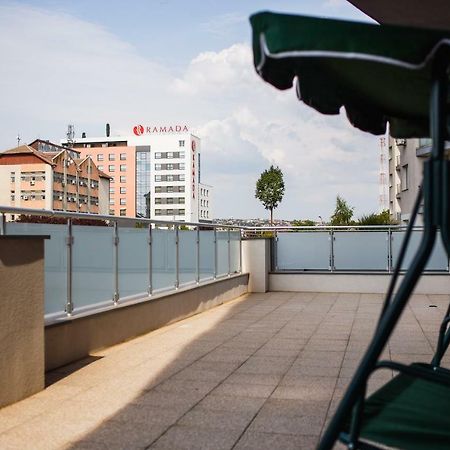 Spacious & Bright 2 Bedroom Central Apartment Oradea Exteriör bild