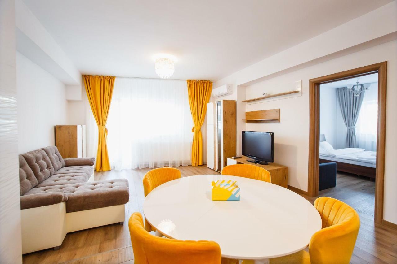 Spacious & Bright 2 Bedroom Central Apartment Oradea Exteriör bild