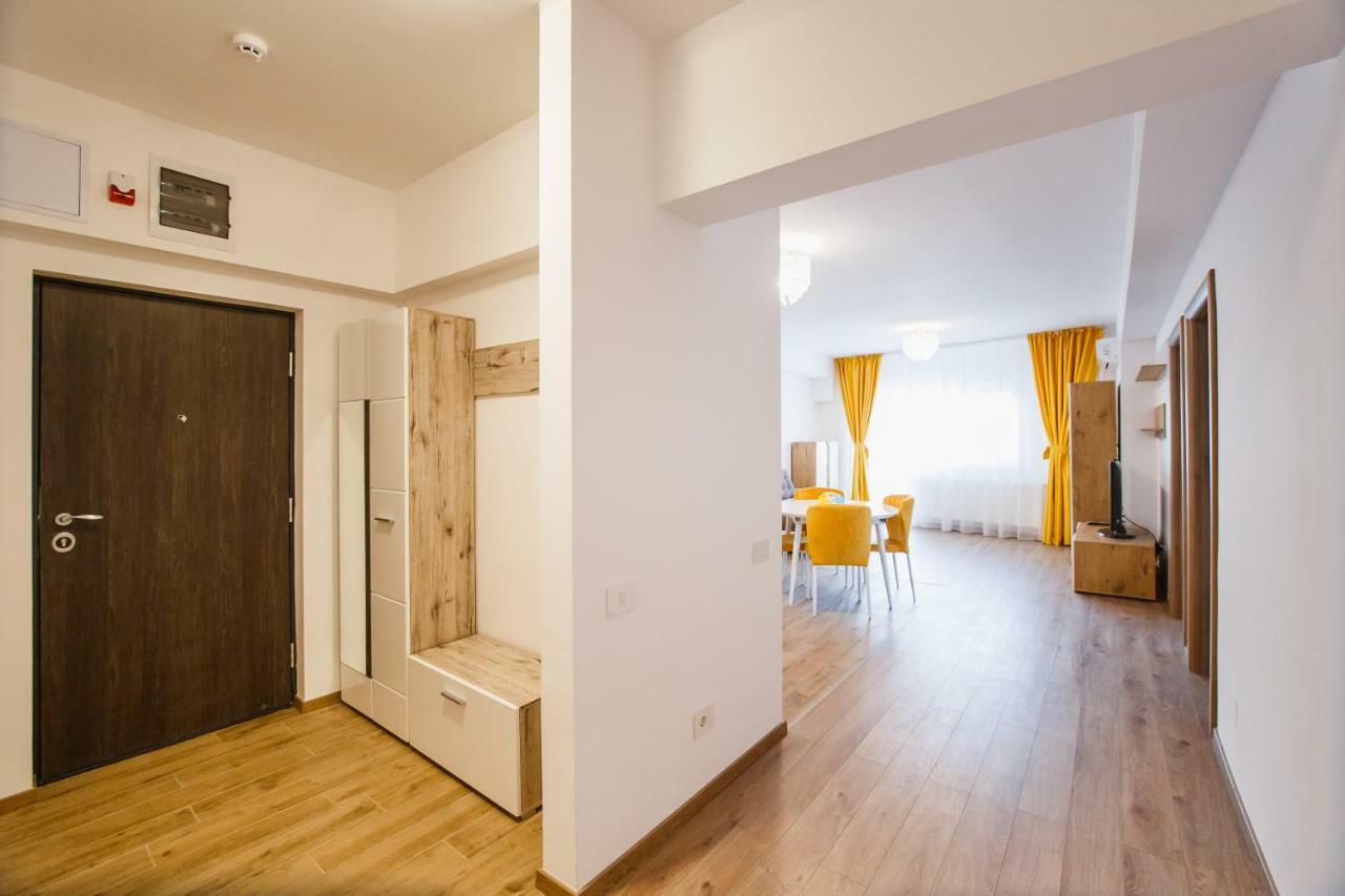 Spacious & Bright 2 Bedroom Central Apartment Oradea Exteriör bild