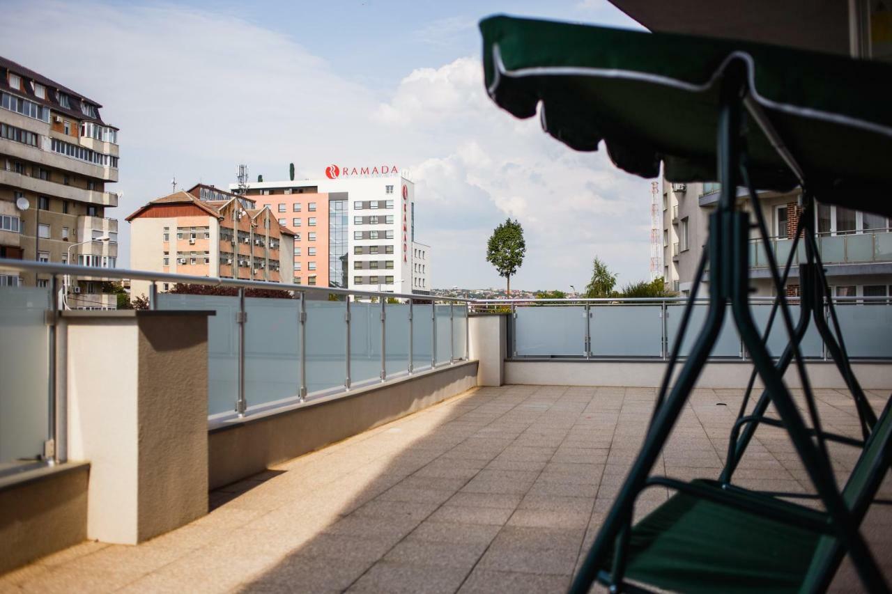 Spacious & Bright 2 Bedroom Central Apartment Oradea Exteriör bild