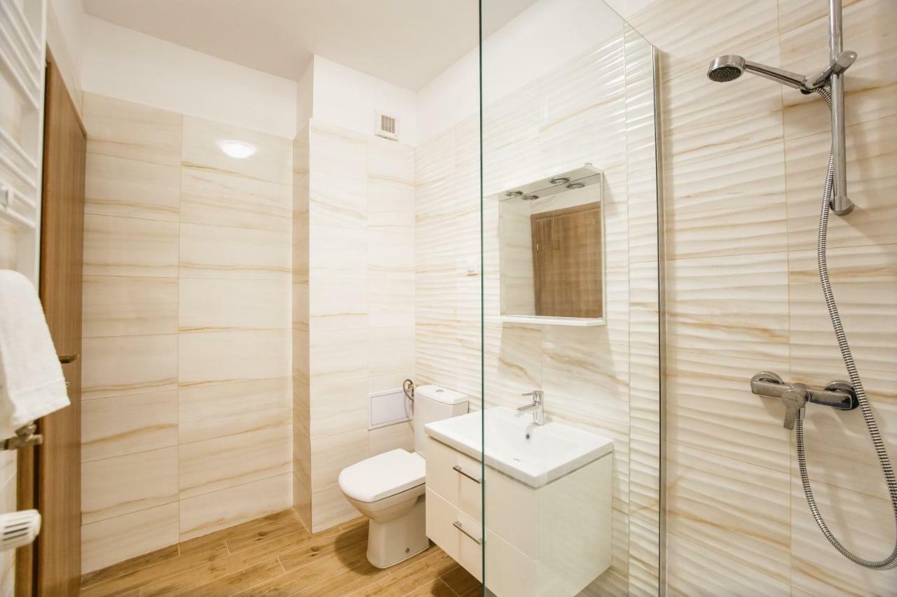 Spacious & Bright 2 Bedroom Central Apartment Oradea Exteriör bild