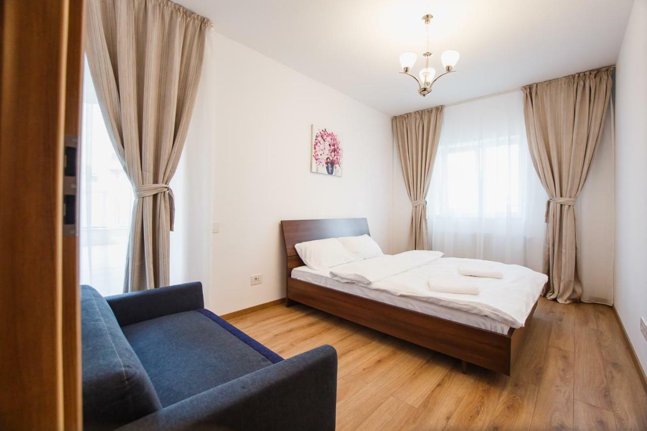Spacious & Bright 2 Bedroom Central Apartment Oradea Exteriör bild
