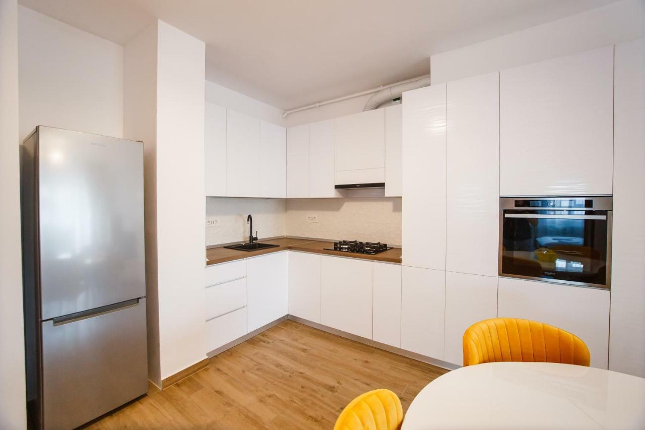 Spacious & Bright 2 Bedroom Central Apartment Oradea Exteriör bild