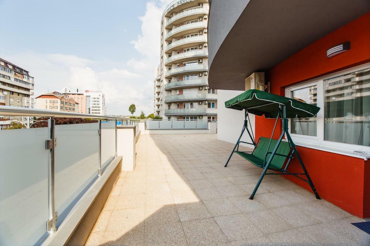 Spacious & Bright 2 Bedroom Central Apartment Oradea Exteriör bild