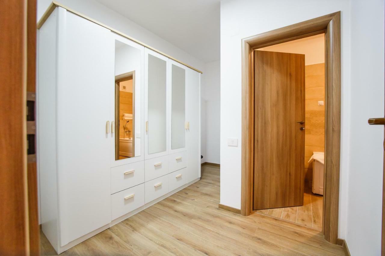 Spacious & Bright 2 Bedroom Central Apartment Oradea Exteriör bild