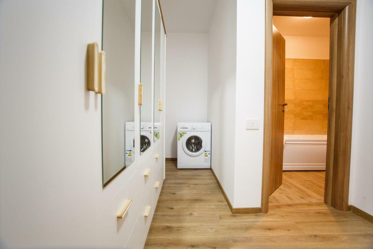 Spacious & Bright 2 Bedroom Central Apartment Oradea Exteriör bild
